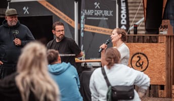 Jenny Krutzinna & Lukas Koerdt halten beim Vanlife Ferropolis einen Vortrag über Camping in Skandinavien